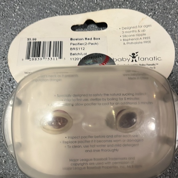 Boston Red Sox new with tags 2Pac of pacifiers and 18m baby jersey NWT - Picture 7 of 7